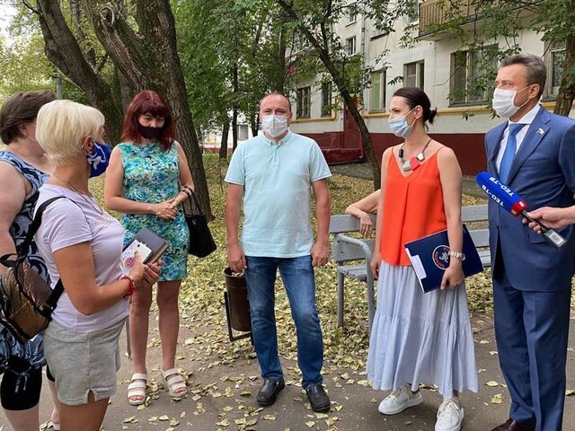 Буцкая и Выборный поддержали жителей Новогиреева, обеспокоенных 