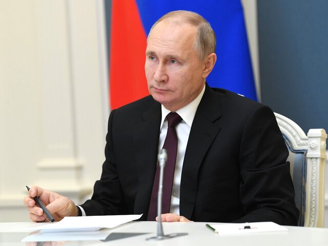Путин заявил, что действующая Конституция будет правовым фундаментом РФ еще многие годы