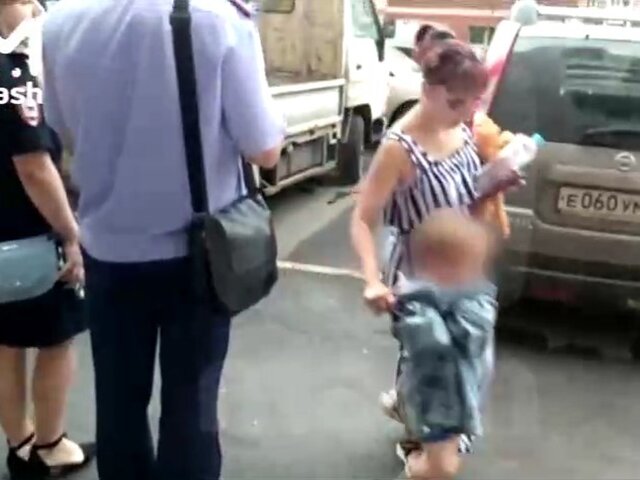 Ребенок, которого угрожал выбросить из окна отец в Иркутске, передан матери