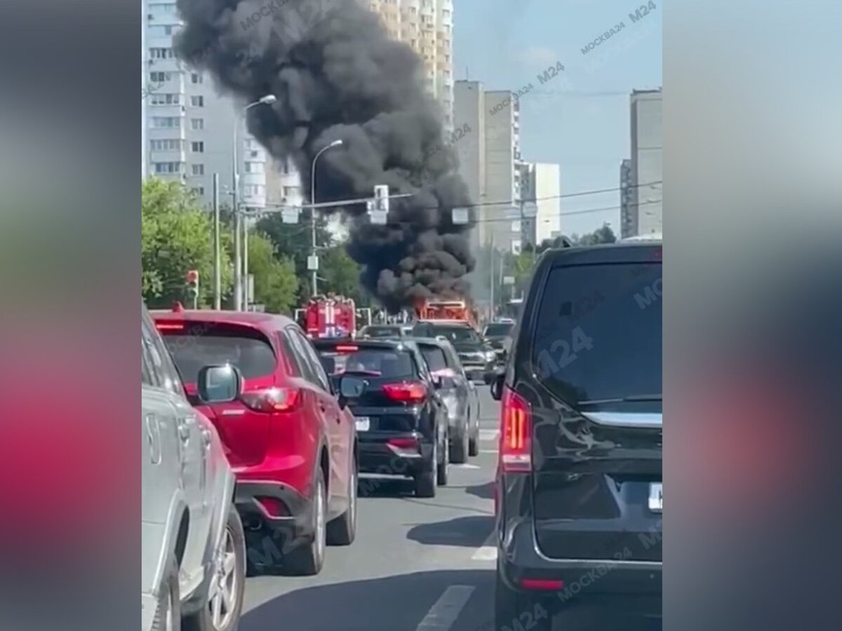 Пассажирский автобус сгорел в Митине – Москва 24, 12.07.2021