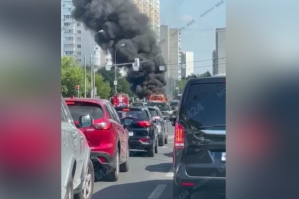 Пассажирский автобус сгорел в Митине – Москва 24, 12.07.2021