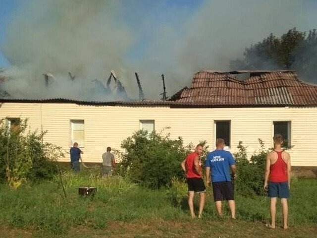 Пожар произошел в здании школы в Ростовской области
