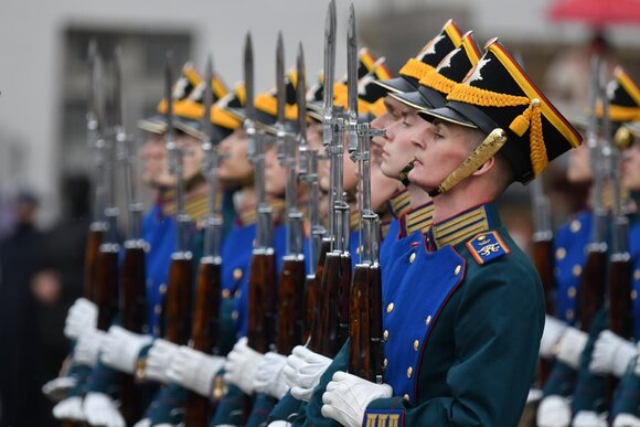 Церемония развода караулов президентского полка