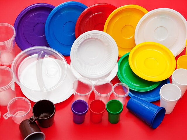 Нутрициолог рассказала, как выбрать самую безвредную пластиковую посуду