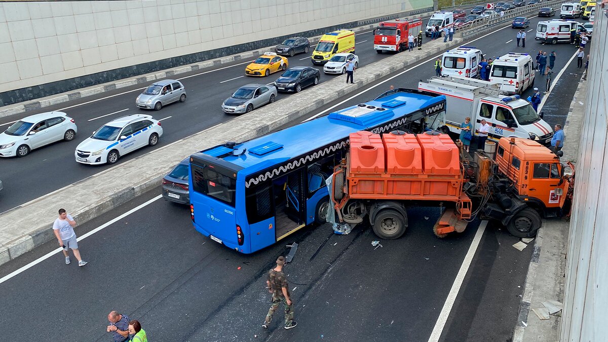 В ДТП на Боровском шоссе пострадали 11 человек – Москва 24, 04.08.2021