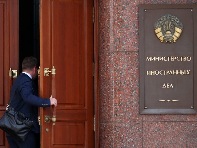 Белоруссия сократила персонал посольства США и ужесточила выдачу виз