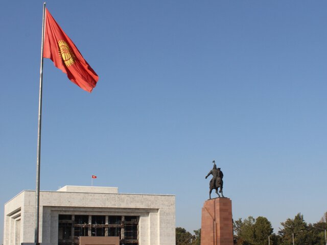 Госдеп США планирует оказать поддержку независимым СМИ Киргизии