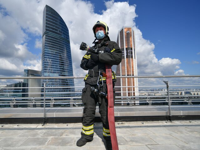 Бирюков поздравил столичных пожарных с профессиональным праздником