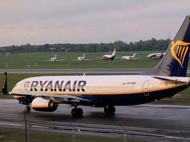 Рейс Ryanair экстренно посадили в Берлине из-за сообщения о бомбе – СМИ
