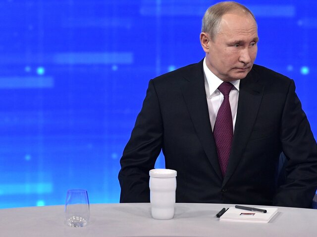 Вакцинация стала самой популярной темой обращений к прямой линии с Путиным
