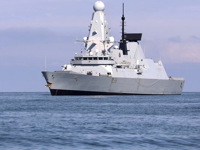 Посол РФ в Лондоне заявил, что инцидент с эсминцем мог привести к военному столкновению