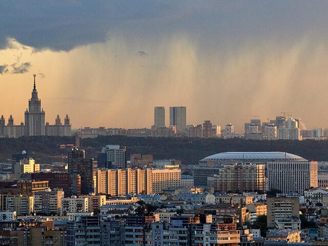 Жителей Москвы предупредили о ливне, грозе и сильном ветре до конца воскресенья