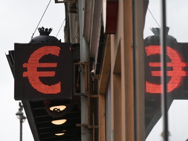Курс евро впервые с марта упал до 88 рублей