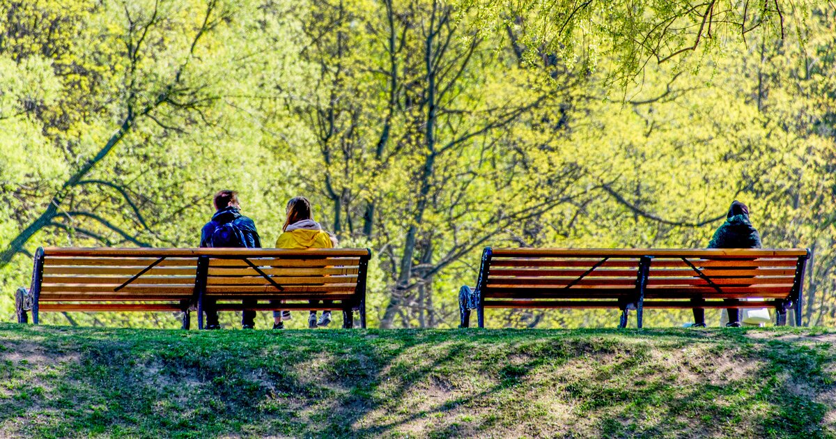 Как сесть на скамейку