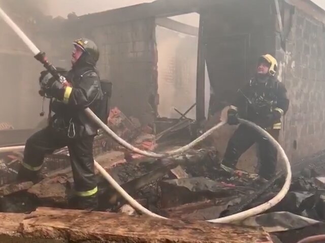 Пожар на складе в центре Москвы потушен спустя 4 часа после возгорания