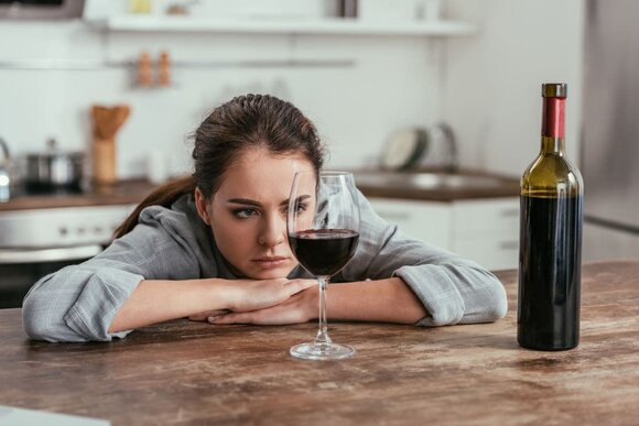Почему женщинам нельзя пить спиртное наравне с мужчинами