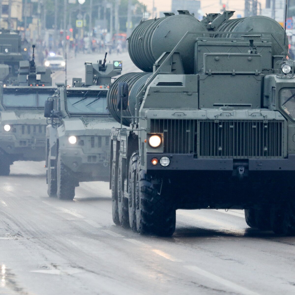 Военная техника, принимающая участие в параде Победы, прибыла в Москву из  Алабина – Москва 24, 24.04.2021