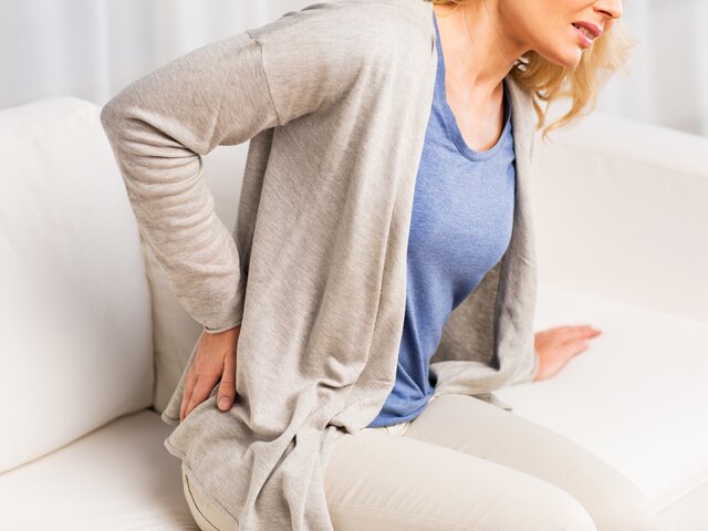 Ученые связали боль в спине с повышенной смертностью у женщин