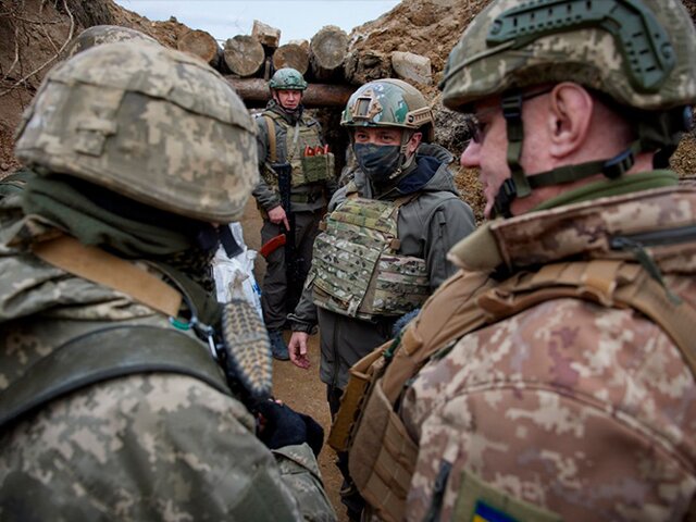 Зеленский посетил позиции военнослужащих в Донбассе