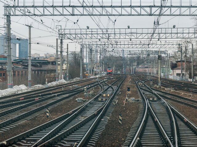 Ряд поездов Курского направления МЖД задерживается из-за человека на путях