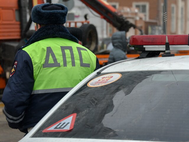Человек пострадал при столкновении трех машин в Москве