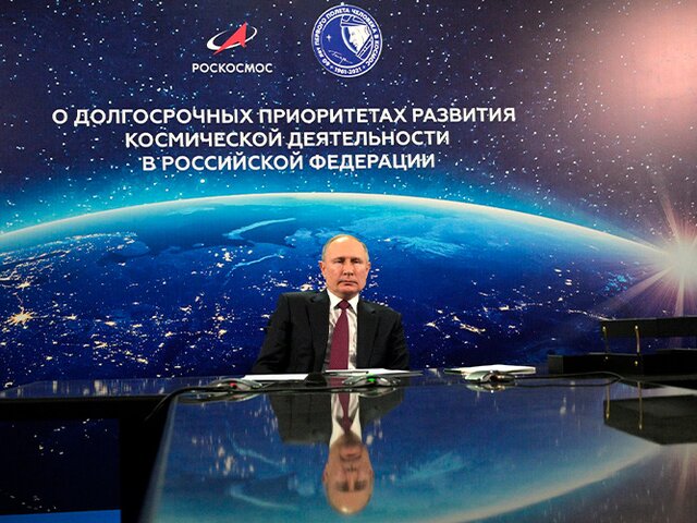 Путин предложил увеличить оклады космонавтов