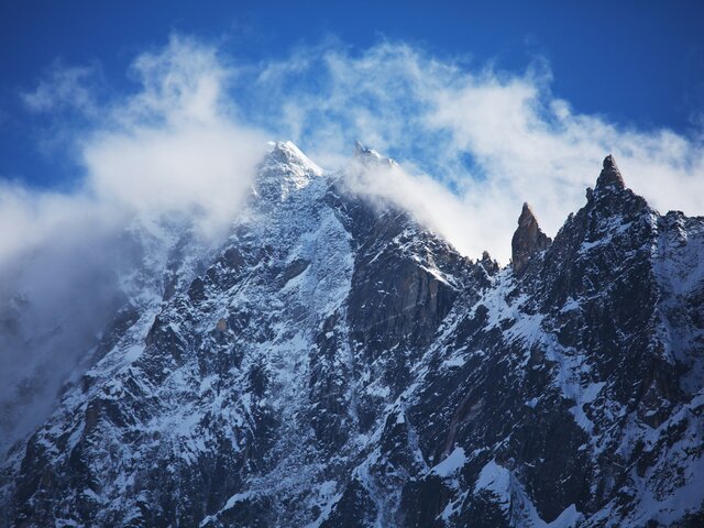 Трое пропавших в Непале российских альпинистов нашлись