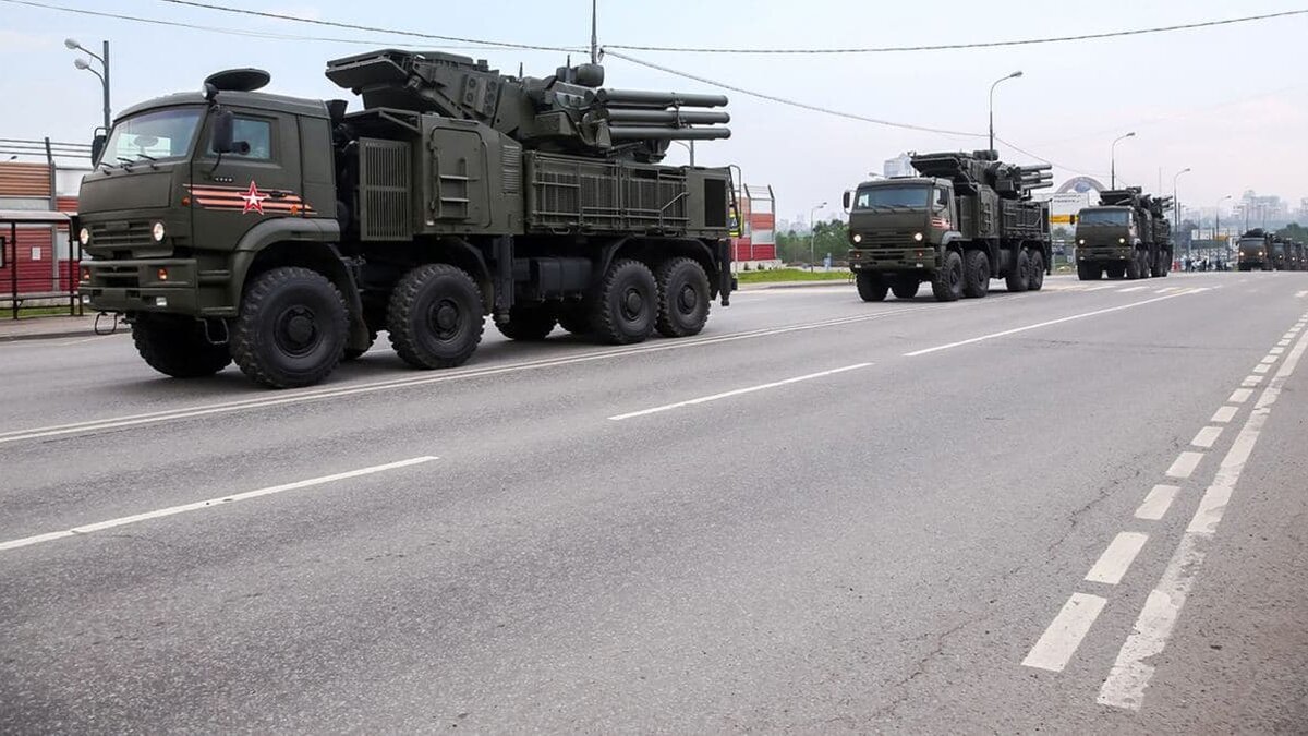 Военная техника перебазируется на улицу Нижние Мневники перед Парадом Победы  – Москва 24, 18.04.2021