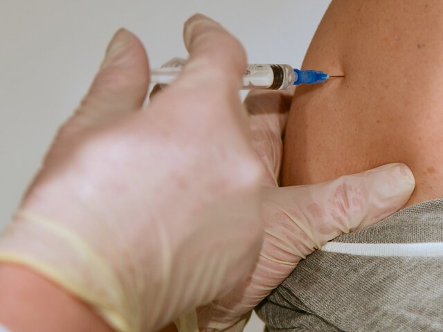 Эксперт рассказал, как не нарваться на мошенников при вакцинации от коронавируса