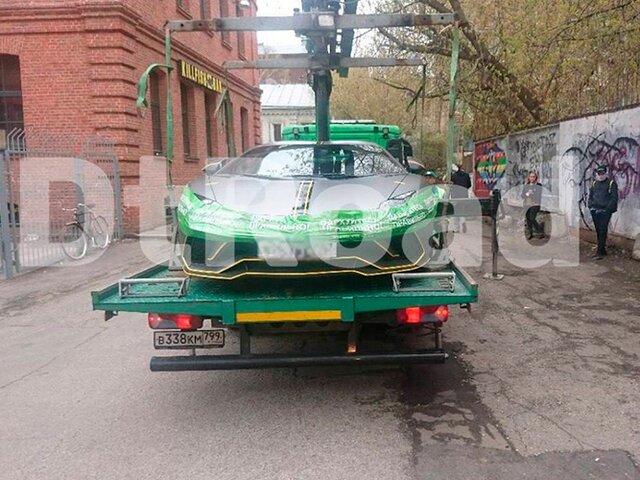 Lamborghini Насти Ивлеевой эвакуировали в Москве