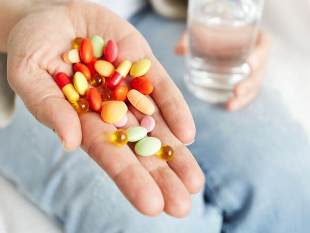 Врач рассказал, поможет ли сочетание витаминов избежать тяжелых форм COVID-19
