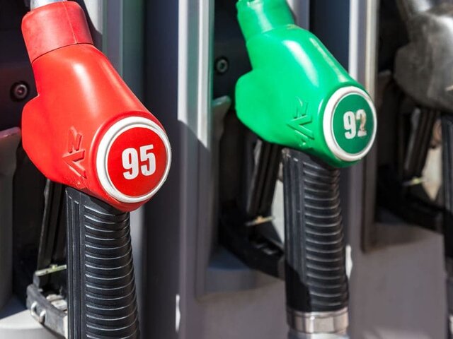 В РФ начинает действовать новая формула расчета цены на бензин