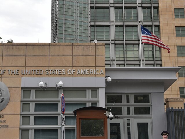 В РСТ рассказали, ждать ли очередей к посольству США в Москве за визами