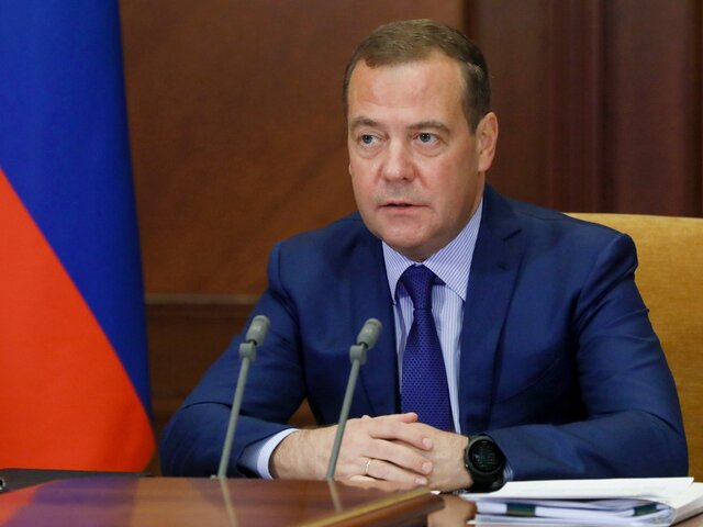 Медведев объяснил, почему невозможно вести переговоры с Зеленским