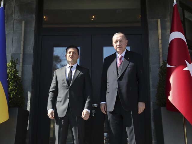 Зеленский просил Эрдогана поговорить с Путиным об освобождении украинских граждан