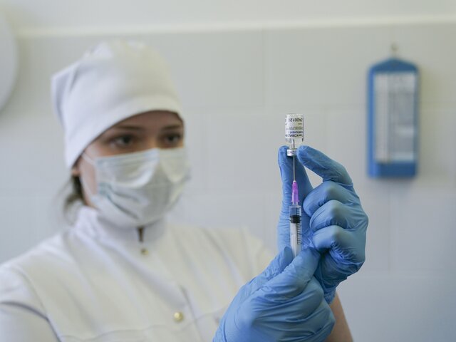 Воробьев призвал включить вакцинацию от коронавируса в календарь прививок