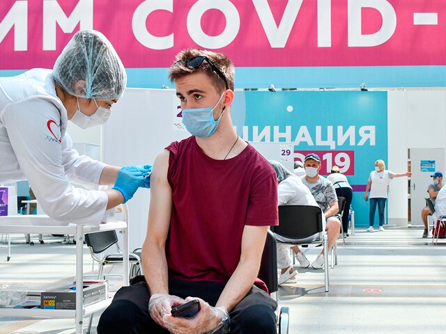 Около 1,8 млн россиян ревакцинировались от COVID-19