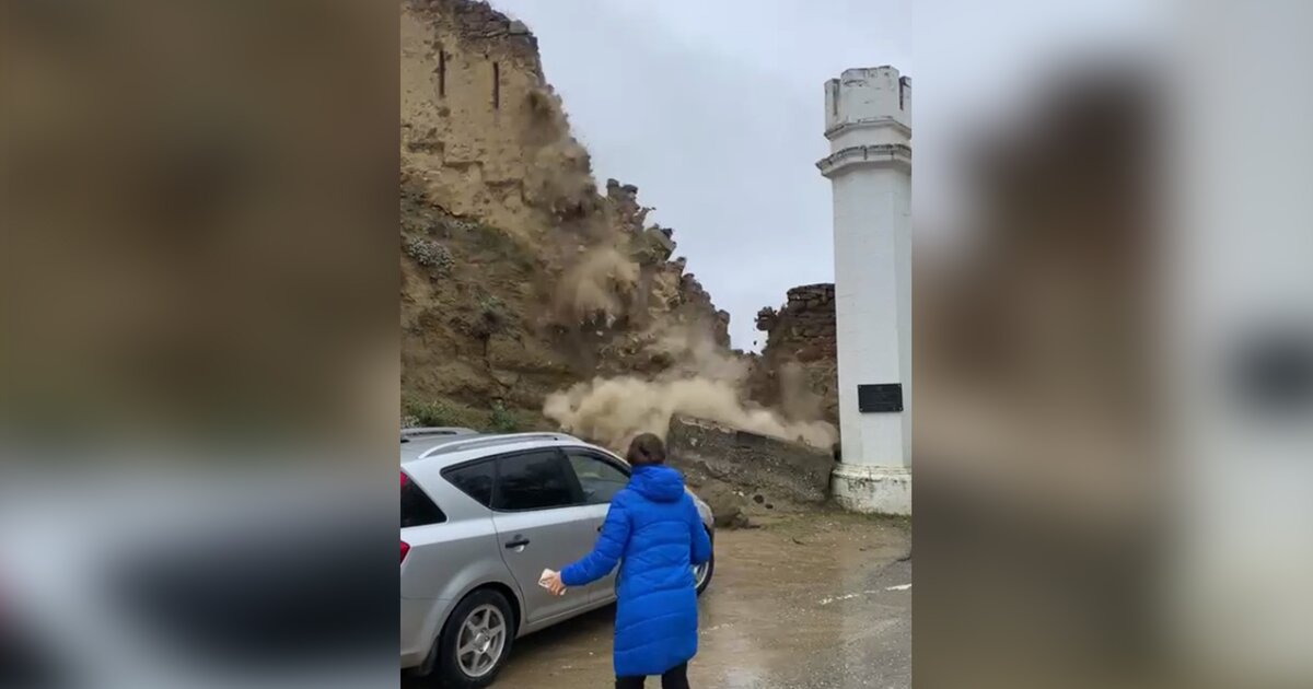 Что сейчас происходит в дагестане. Стена Шамиля в Гунибе. Стена Шамиля Дагестан. Дагестан ворот Шамиля. Обрушение дожди в Дагестане.