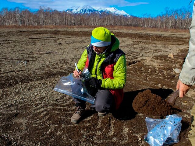 Ученые взяли пробы на Козельском полигоне на Камчатке после экологического ЧП 2020 года