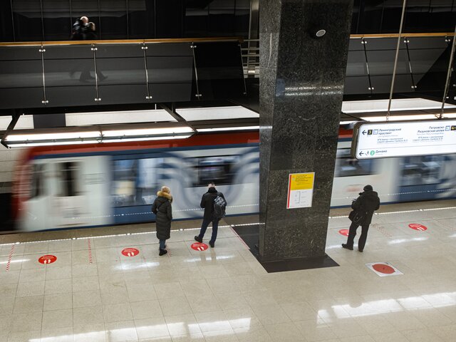 В первый нерабочий день количество пассажиров московского метро снизилось на 27%