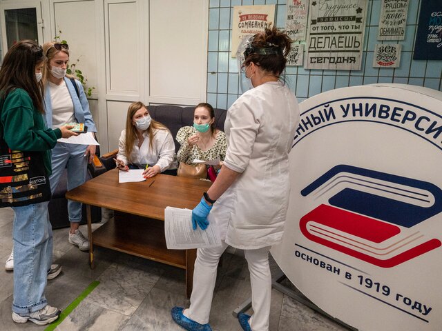 Почти все российские вузы открыли пункты вакцинации от COVID-19 на своей территории