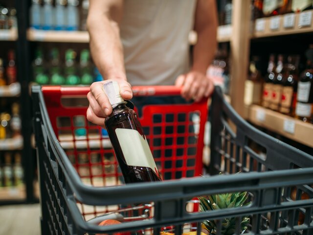 Продажи алкоголя в России в сентябре выросли почти на 4%