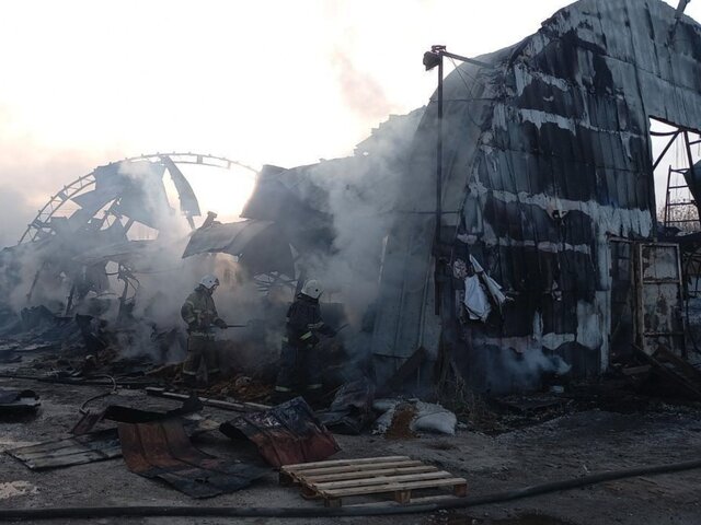 Пожар произошел на складе в Нижнем Новгороде