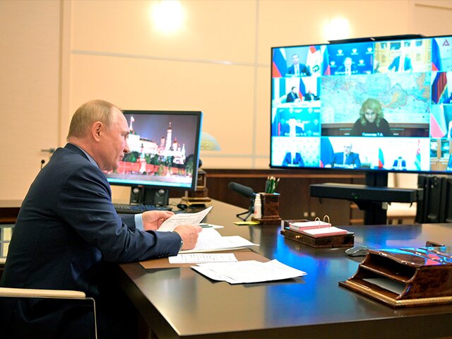 Путин в нерабочие дни продолжит проводить рабочие мероприятия по видеосвязи