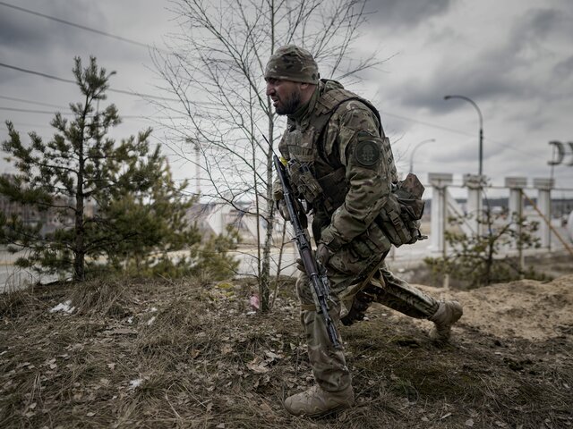 Зеленский на месяц продлил военное положение на Украине