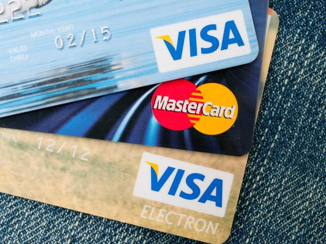Райффайзенбанк сделал бессрочными действующие карты Visa и Mastercard
