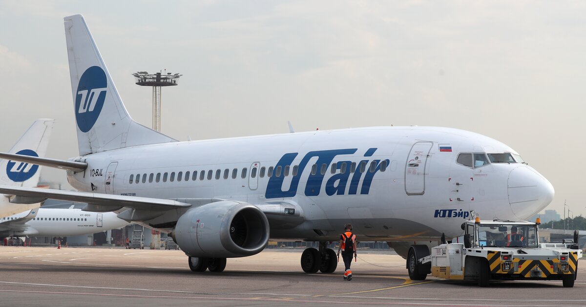 Utair внуково. UTAIR самолеты. Взлетная полоса Внуково. Самолет ЮТЭЙР Внуково. «ЮТЭЙР» выкатился Внуково.