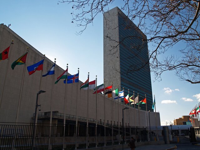 12 дипломатов России при ООН покинули США