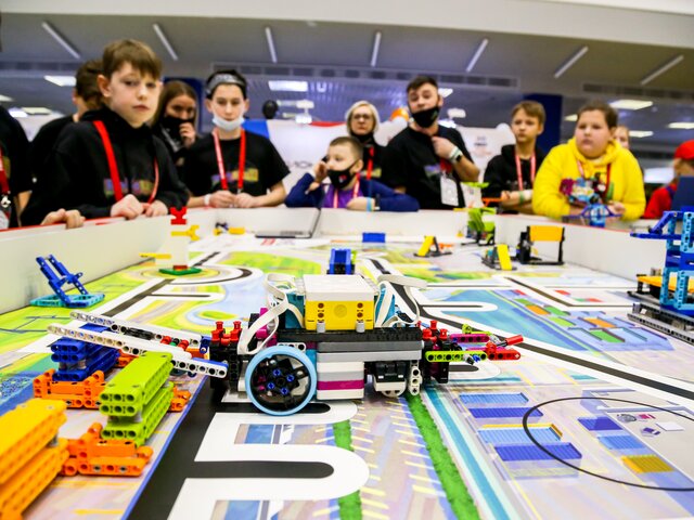 Команды детских технопарков Москвы выступят на национальных соревнованиях по робототехнике