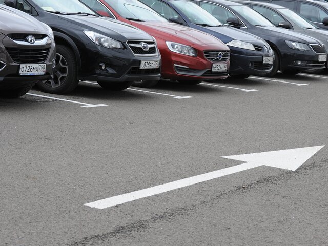Ефимов: на месте незаконных автостоянок за год создано около 4 тыс парковочных мест